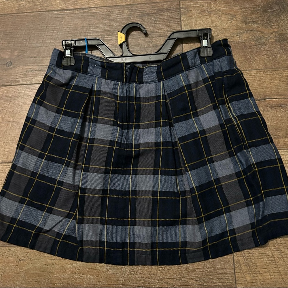 Lands’ End Uniform - Plaid Pleated Top of Knee Skirt color: Classic Navy Plaid